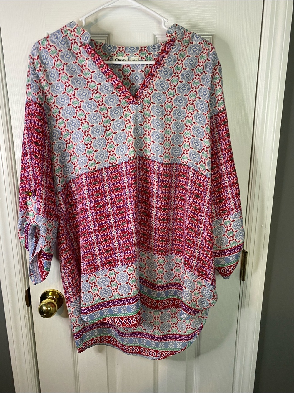 Cato Mixed Geometric V‑Neck Tunic in Pink, Light Blue & Green Size Large.